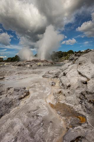 138 Rotorua, Te Puia, Pohutu Geiser.jpg